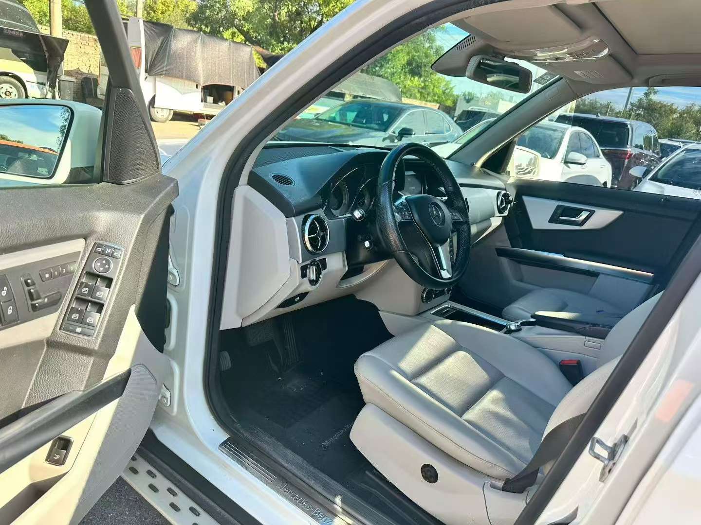 Mercedes-Benz GLK 3.0L Automatic Large Sunroof High Trim 4