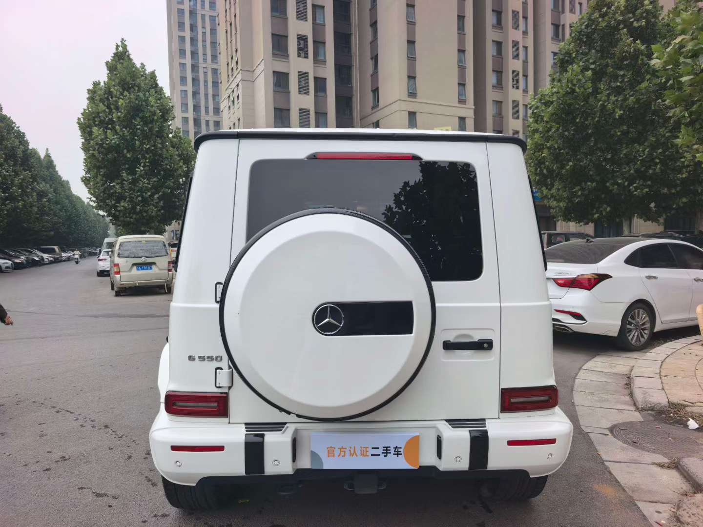 Mercedes-Benz G-Class G550 8