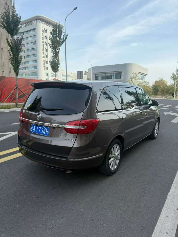 Buick GL8 2.4 Automatic 5