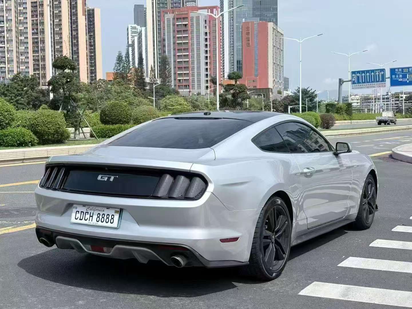 Ford Mustang 2.3T US Spec 5