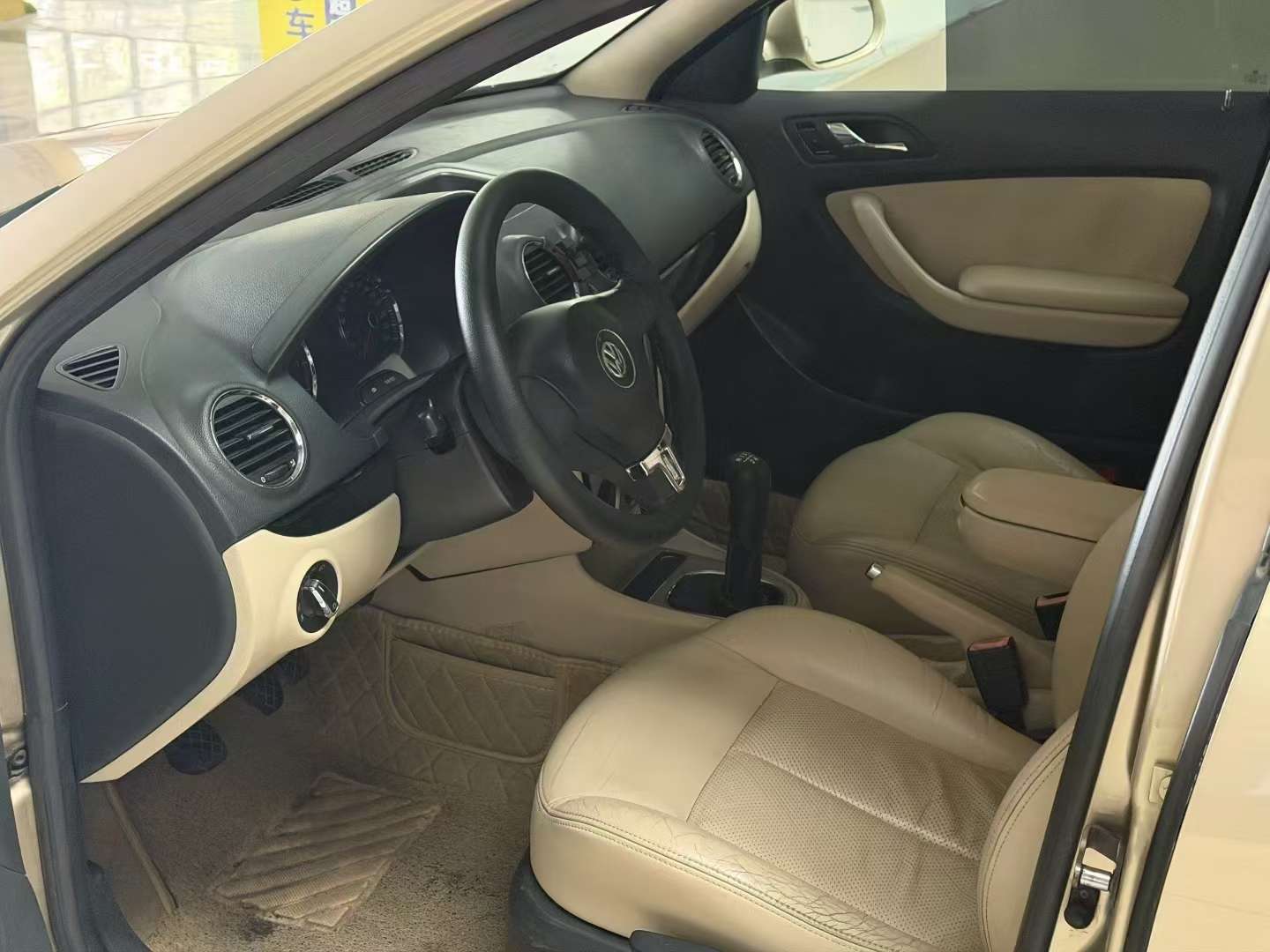 Volkswagen Lavida 7