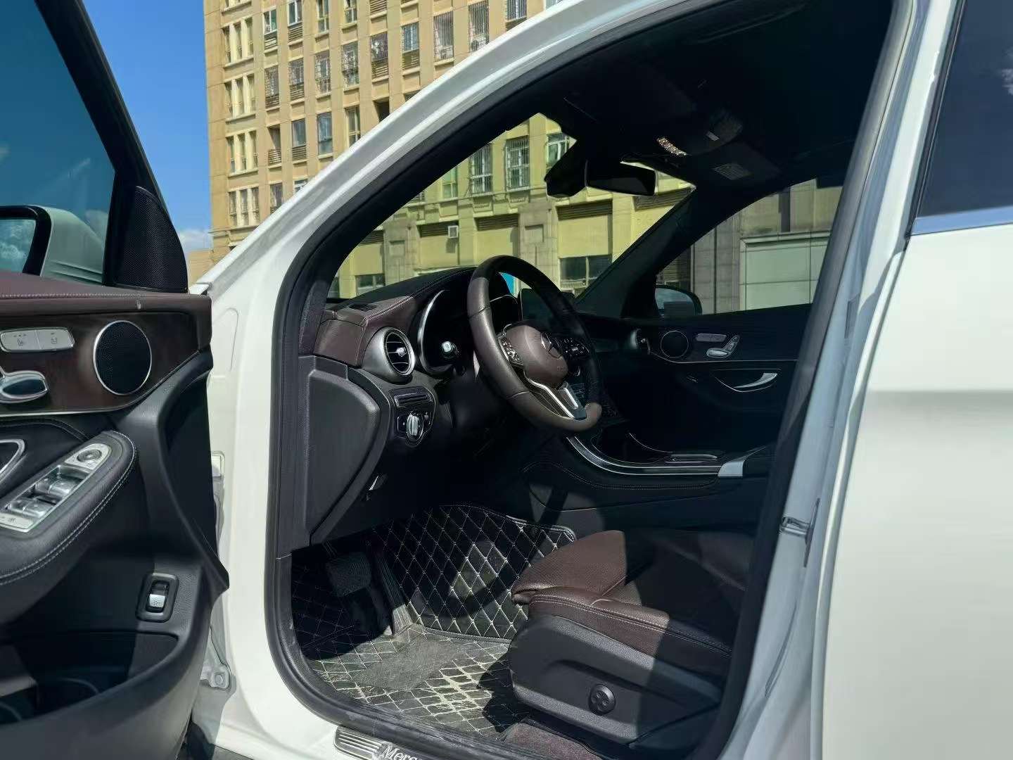 Mercedes-Benz GLC 260L Luxury 8