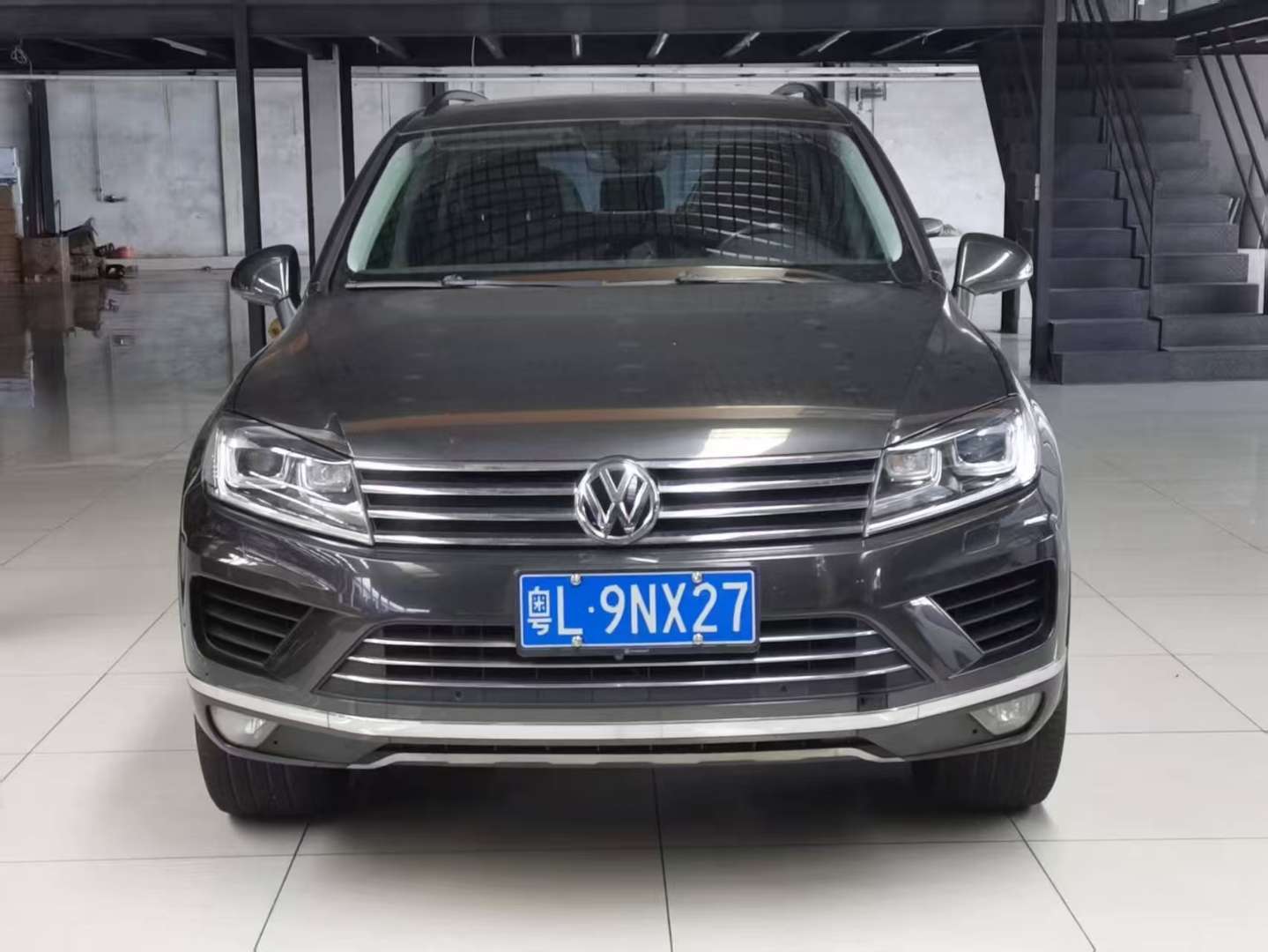 Volkswagen Touareg 3.0T High Trim with Chassis Lift