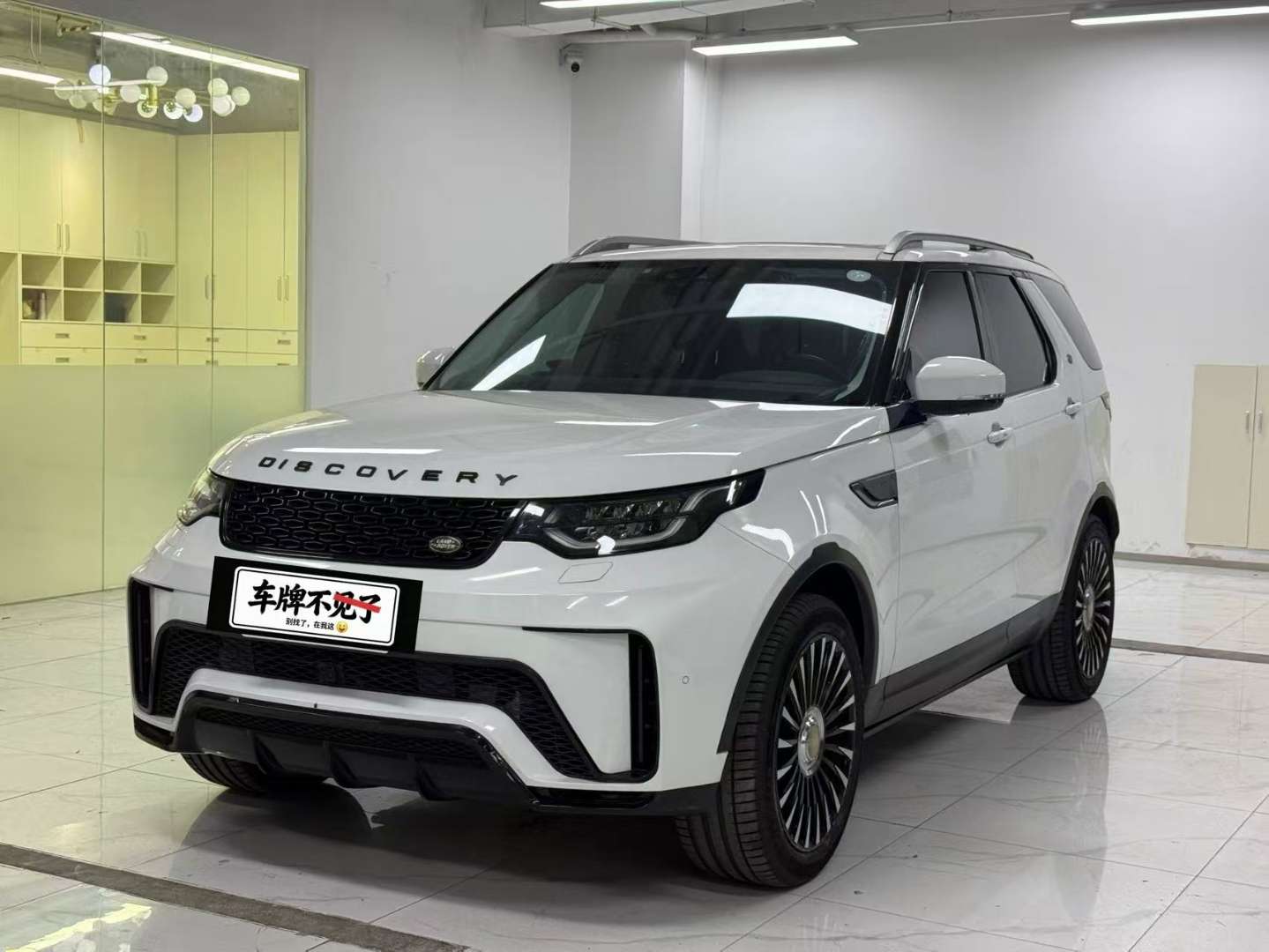 Land Rover Discovery 5 3.0T SC V6 SE