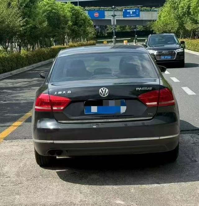 Volkswagen Passat 1.8T Prestige 4