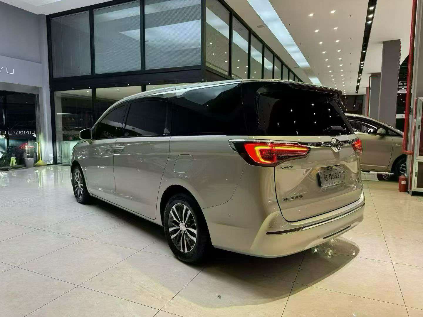 Buick GL8 48V Mild Hybrid Lu Zun Prestige Edition 3