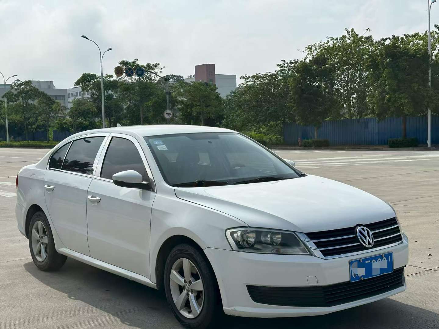 Volkswagen Lavida 1.6L Automatic 3