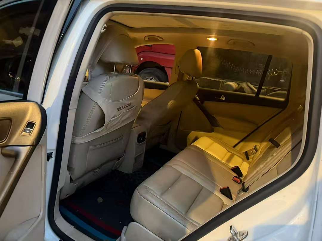 Volkswagen Tiguan 1.8T 4WD 8