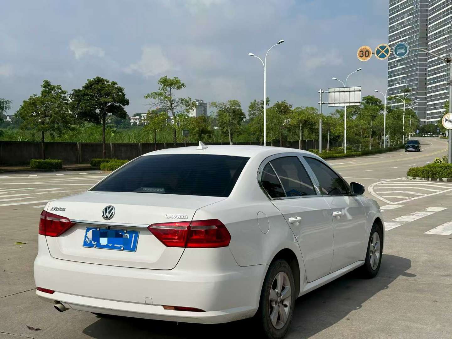 Volkswagen Lavida 1.6L Automatic 9