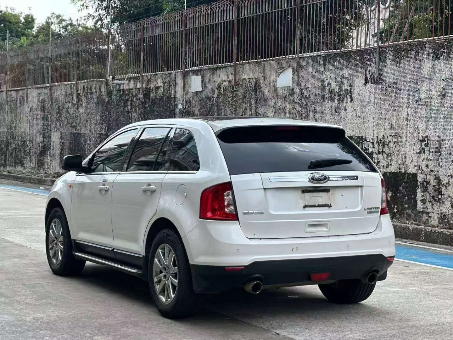 Ford Edge 2.0T Premium Edition (Import) 4