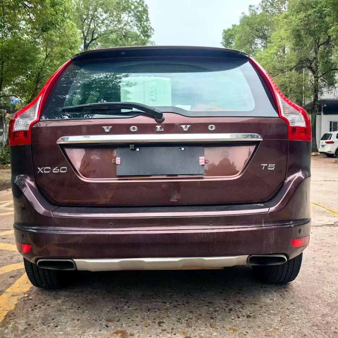 Volvo XC60 8