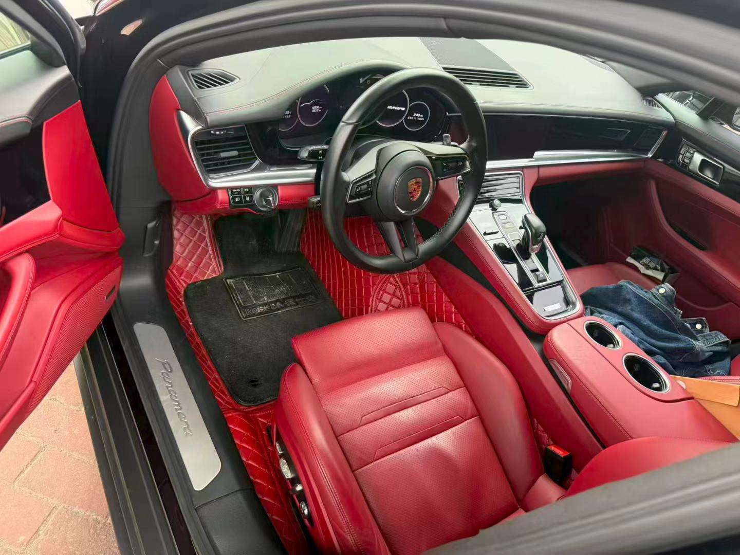 Porsche Panamera 4