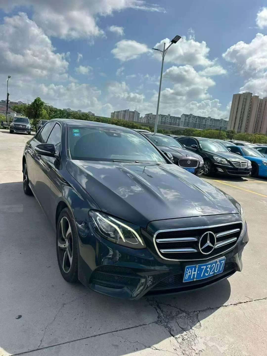 Mercedes-Benz E-Class E200 2.0T