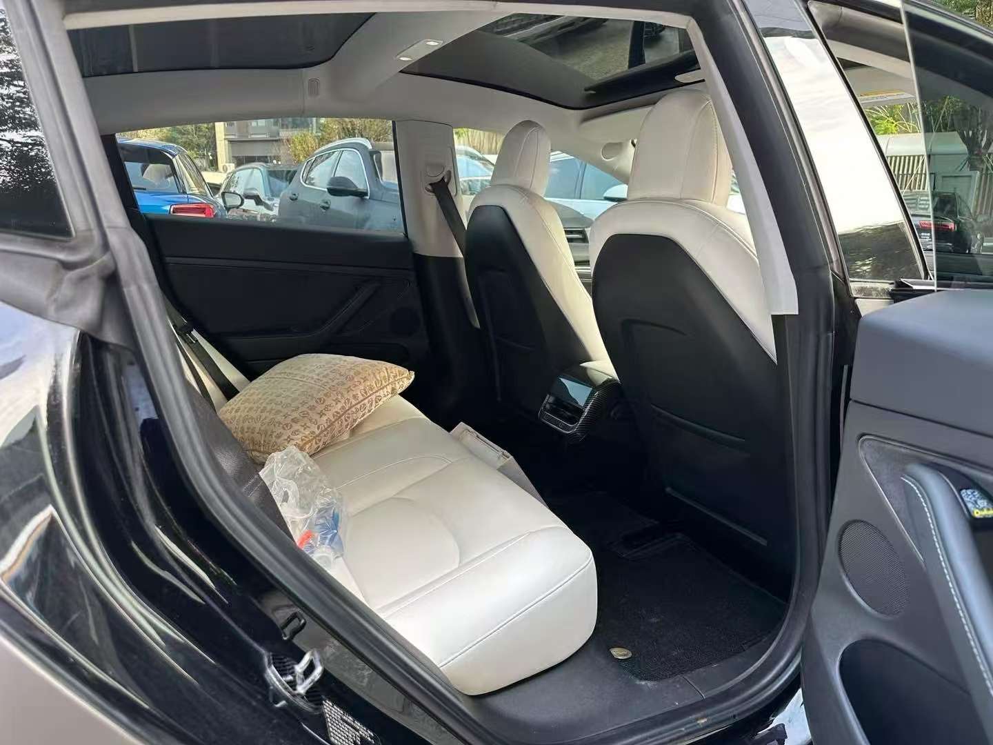 Tesla Model 3 2021 Model 3 4