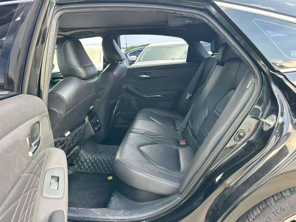 Toyota Avalon 2.5L Hybrid 6