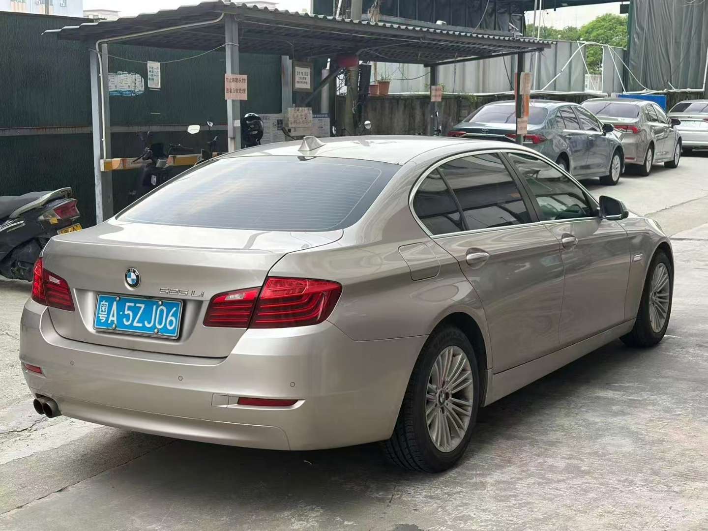 BMW 5 Series 525Li Premium 4