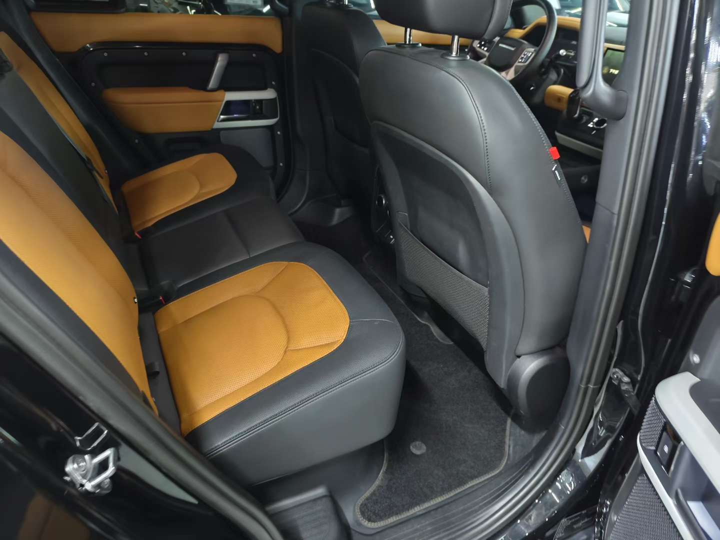 Land Rover Defender 3