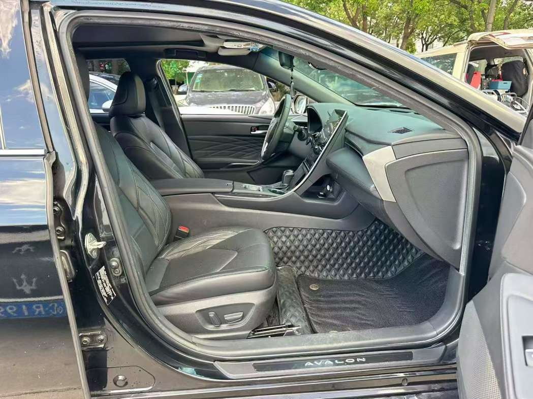 Toyota Avalon 2.5L Hybrid 9