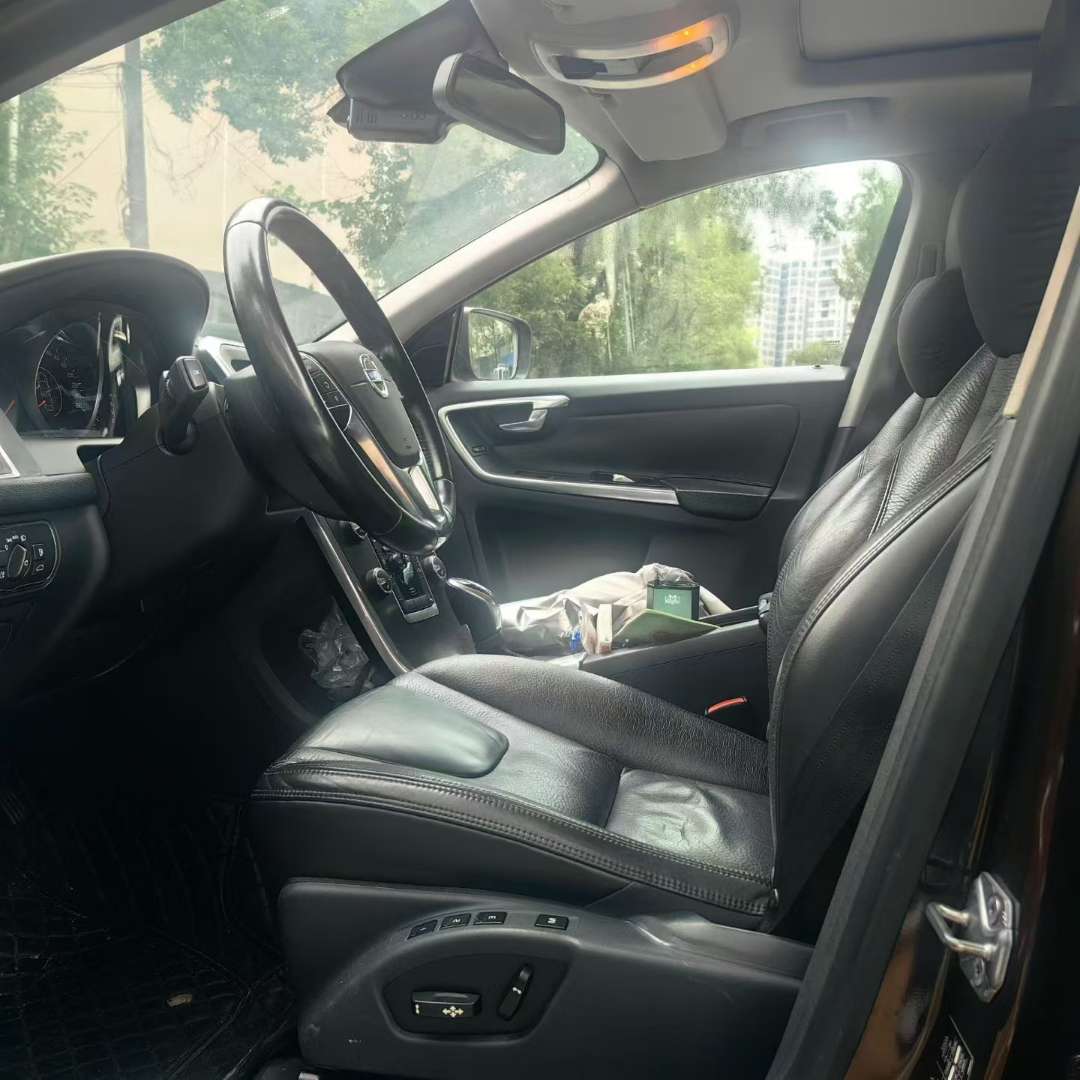 Volvo XC60 4