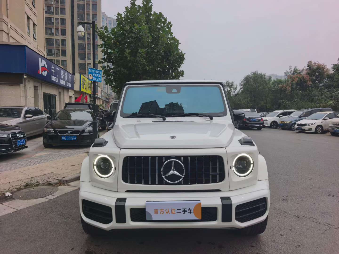 Mercedes-Benz G-Class G550 2