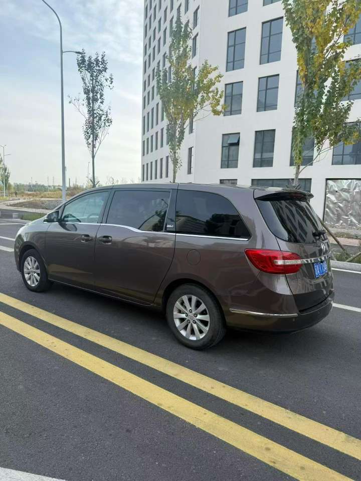 Buick GL8 2.4 Automatic 4