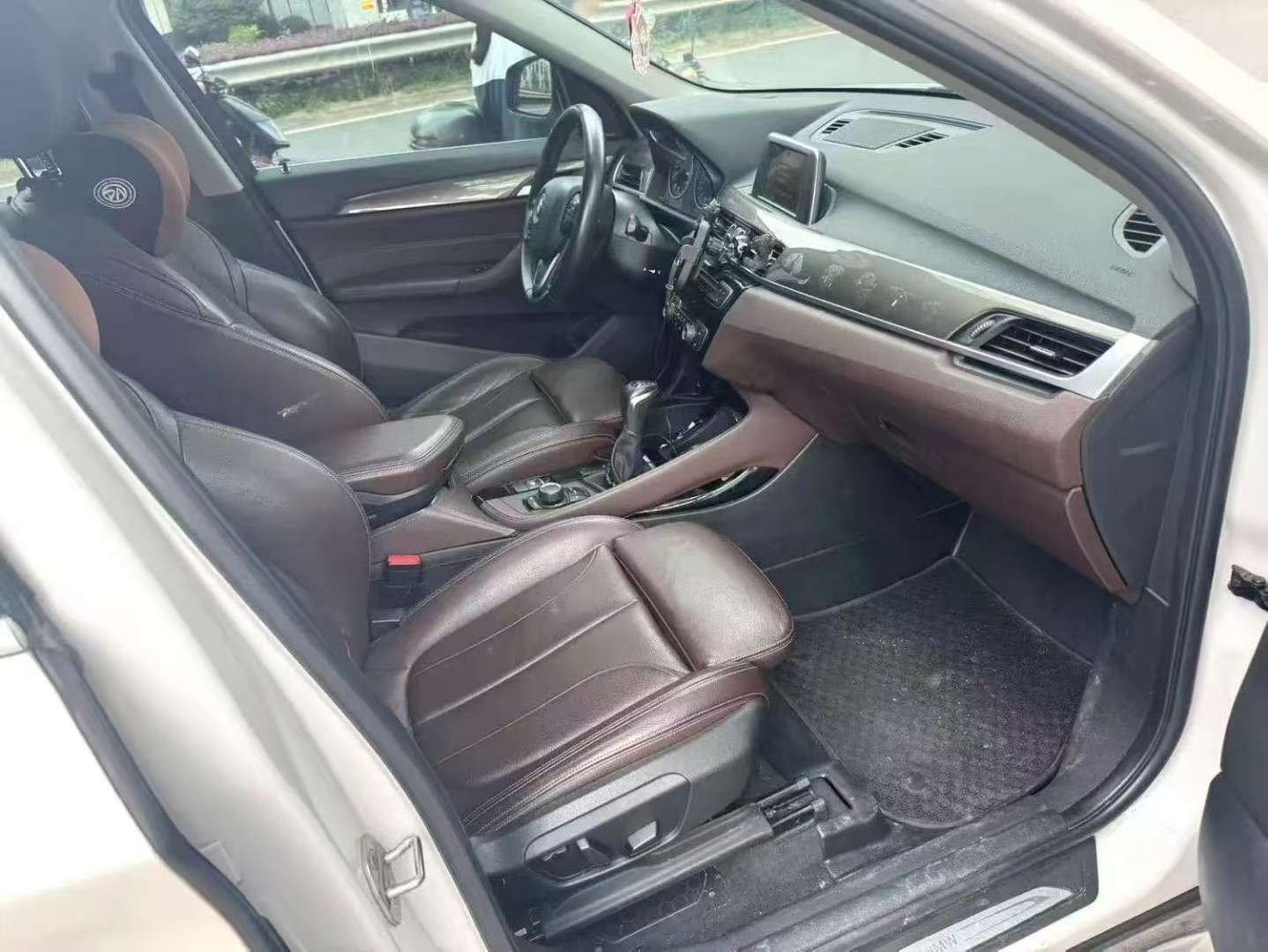 BMW X1 1.5T 18Li Premium 6