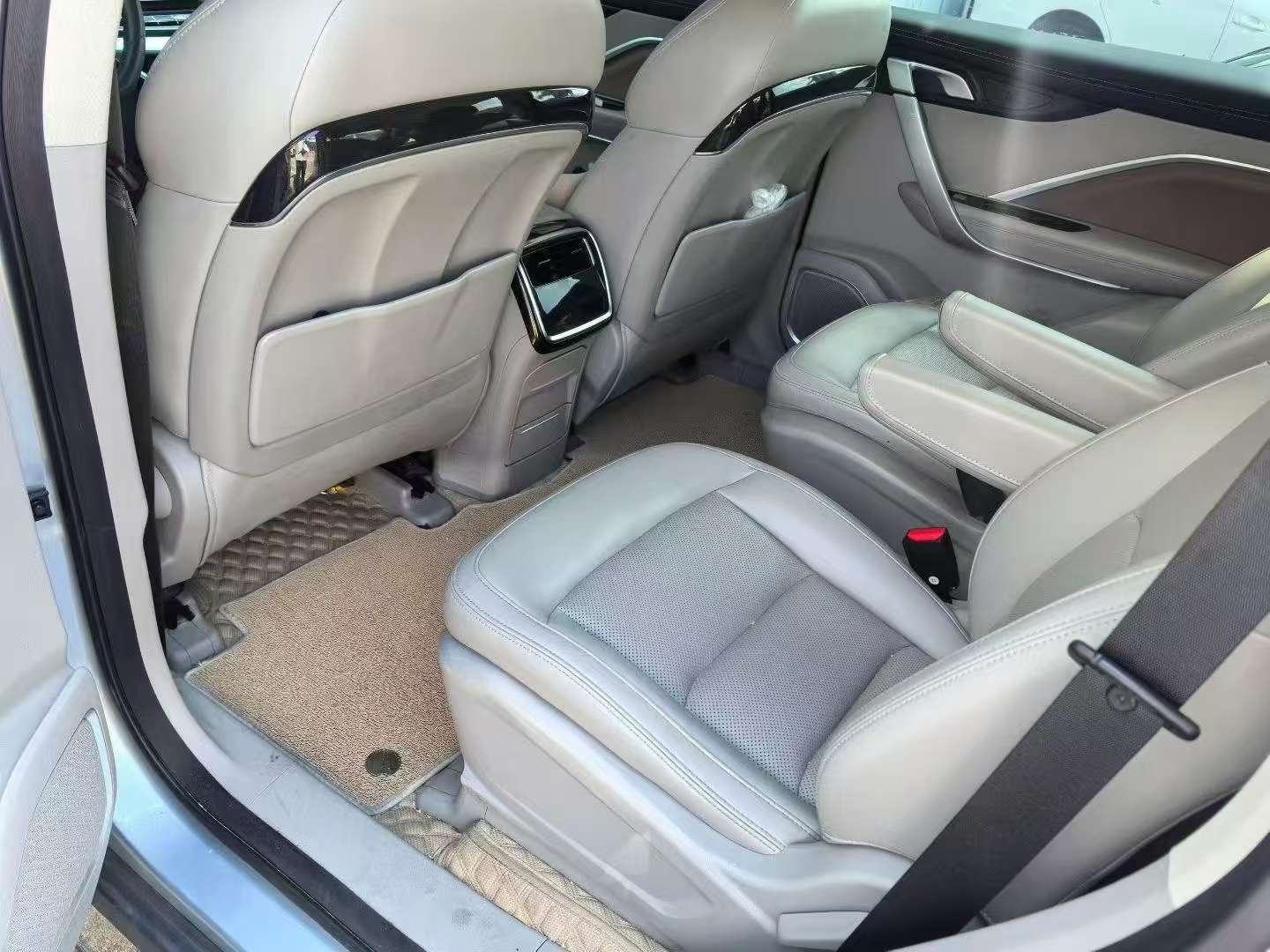 Geely Jiaji 1.5TD PHEV Premium 6