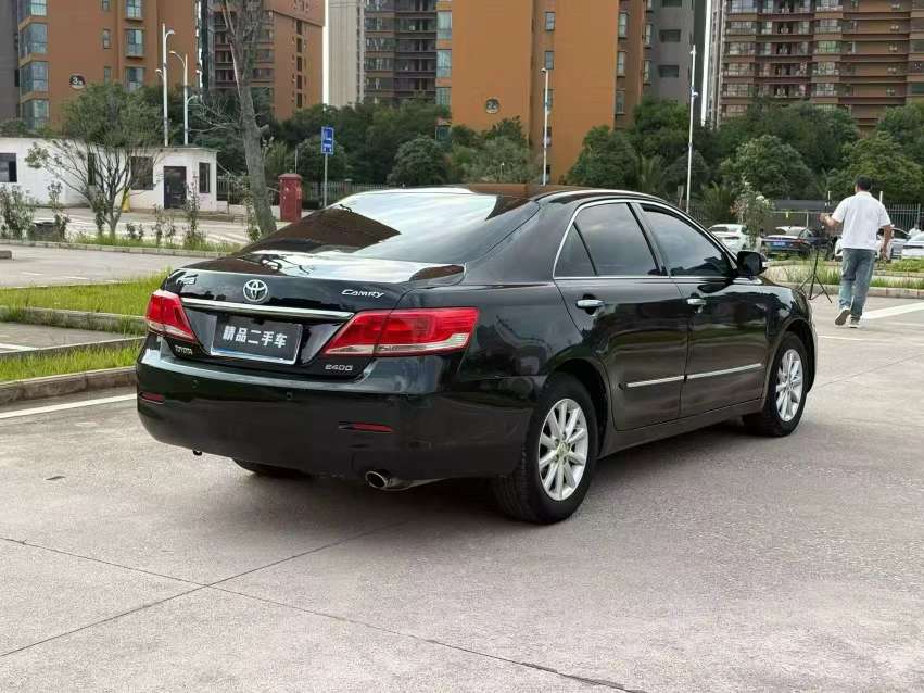 Toyota Camry 2.4 Automatic 8