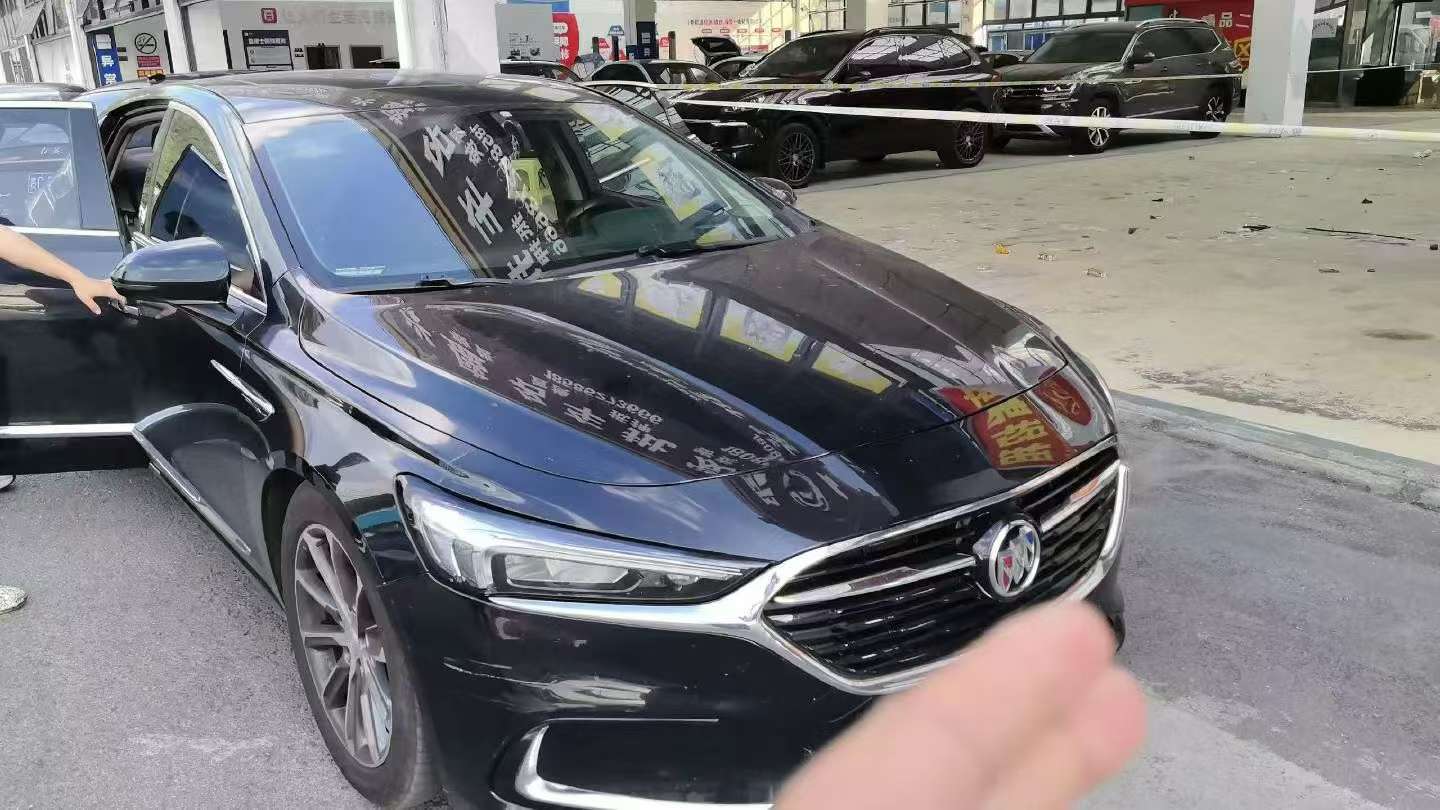 Buick LaCrosse 2.0T Automatic with Sunroof 2