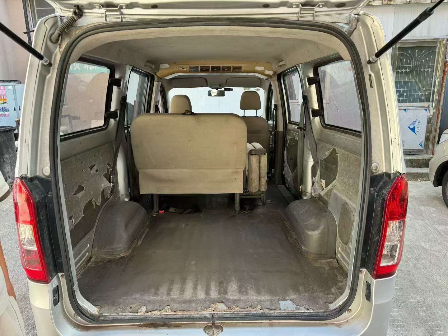 Wuling Rongguang V 1.5L 5-Seater 6