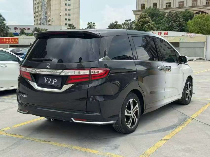 Honda Odyssey 2.4L Earth Dreams CVT 8
