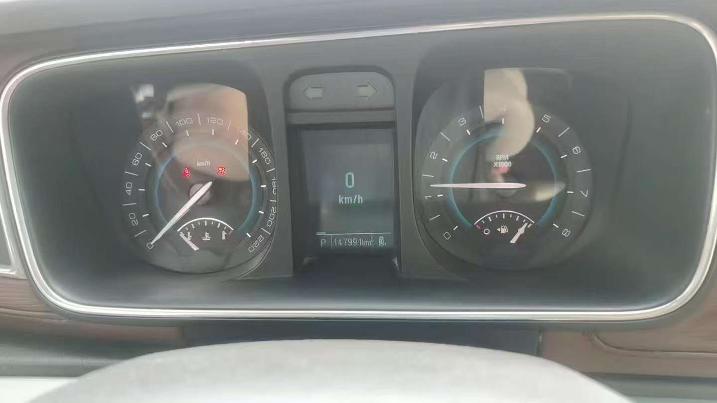 Buick GL8 2.4L Luxury Business Executive 5