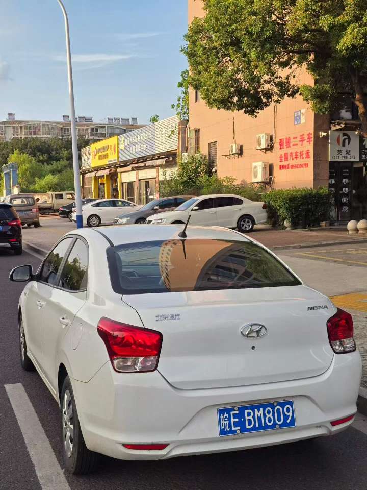Hyundai Verna Manual Standard Trim 6