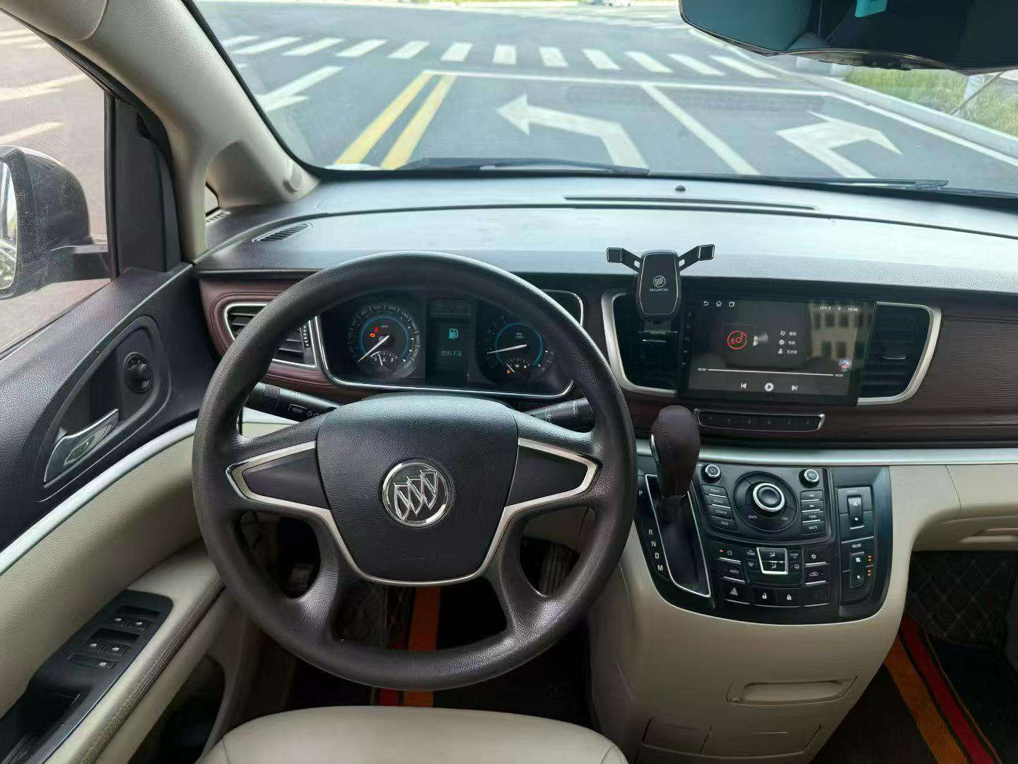Buick GL8 2.4 Automatic 9