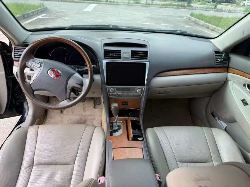 Toyota Camry 2.4 Automatic 5