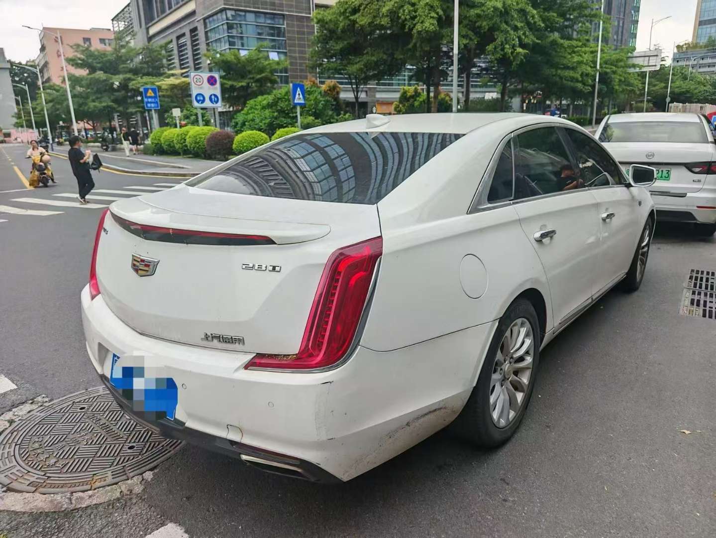 Cadillac XTS 2.0T Automatic Sunroof Elite Edition 3