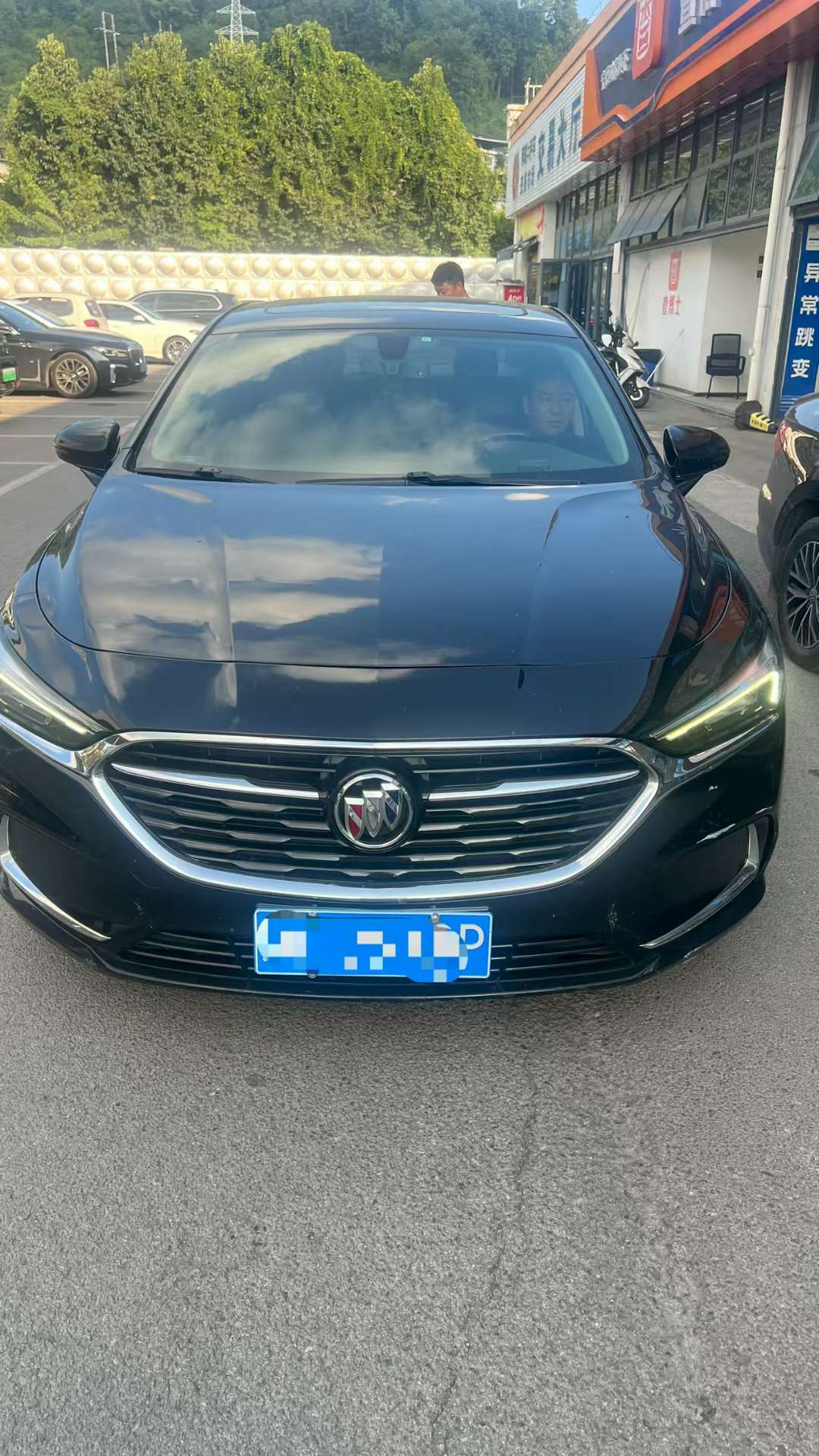 Buick LaCrosse 2.0T Automatic with Sunroof
