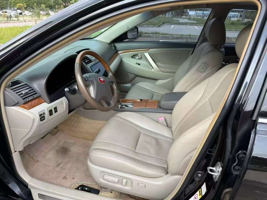 Toyota Camry 2.4 Automatic 3