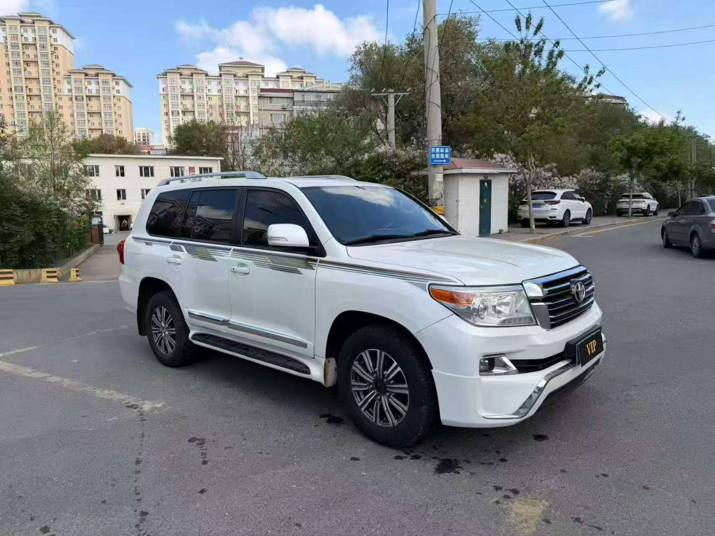 Toyota Land Cruiser 2015 5 Seats 2