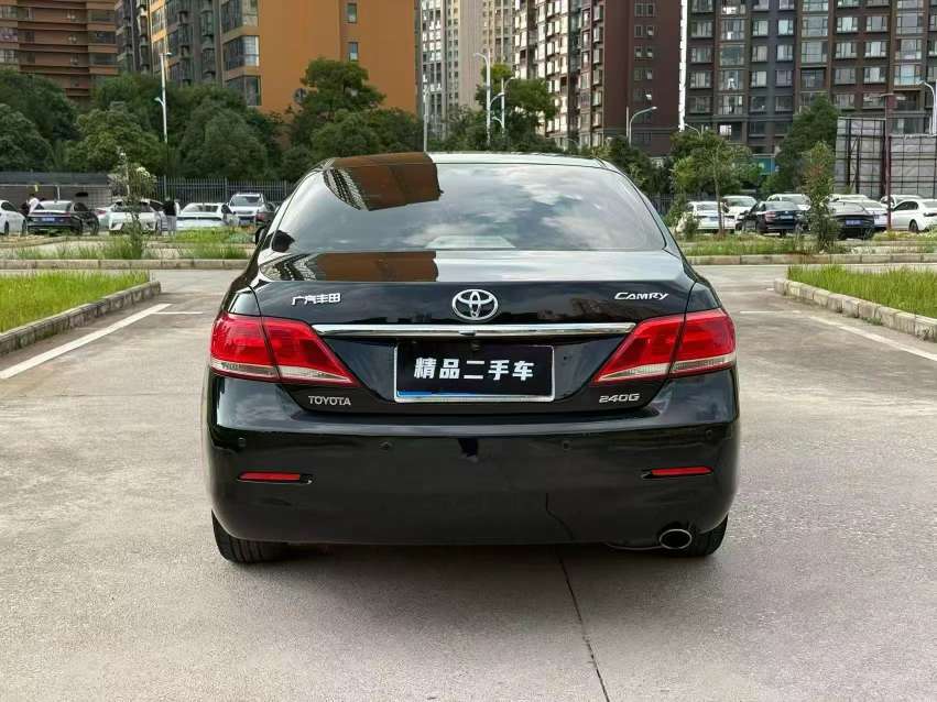 Toyota Camry 2.4 Automatic 7
