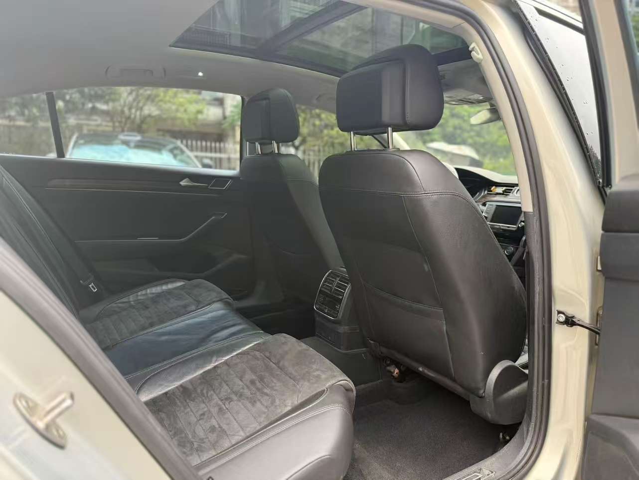 Volkswagen Magotan 17 330TSI DSG Luxury 1.8T 6
