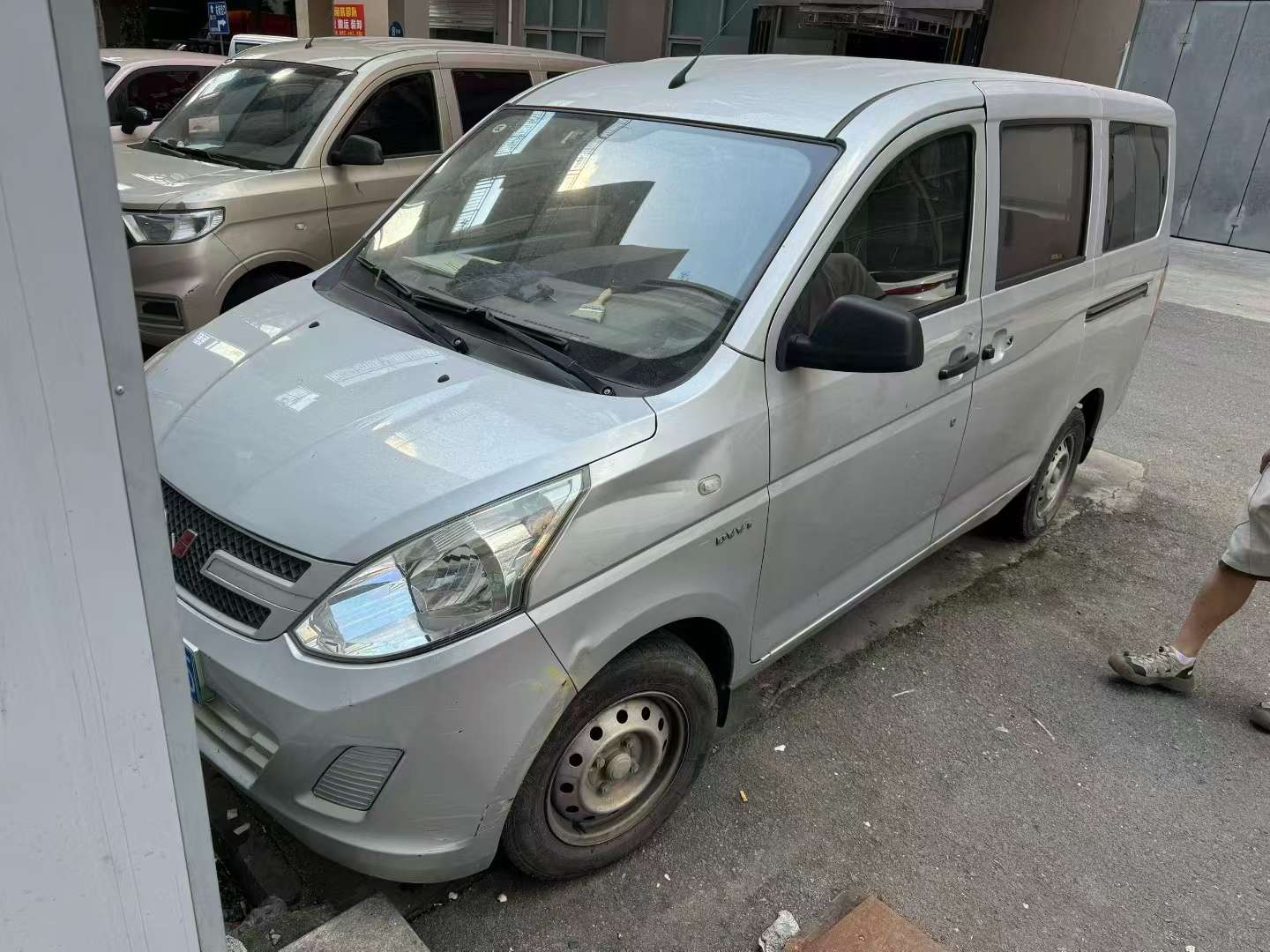 Wuling Rongguang V 1.5L 5-Seater