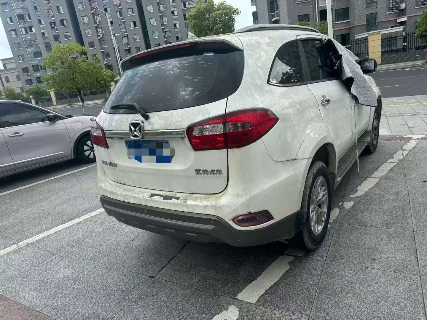 JMC Yusheng 2.0T Automatic Luxury 5-Seater 4