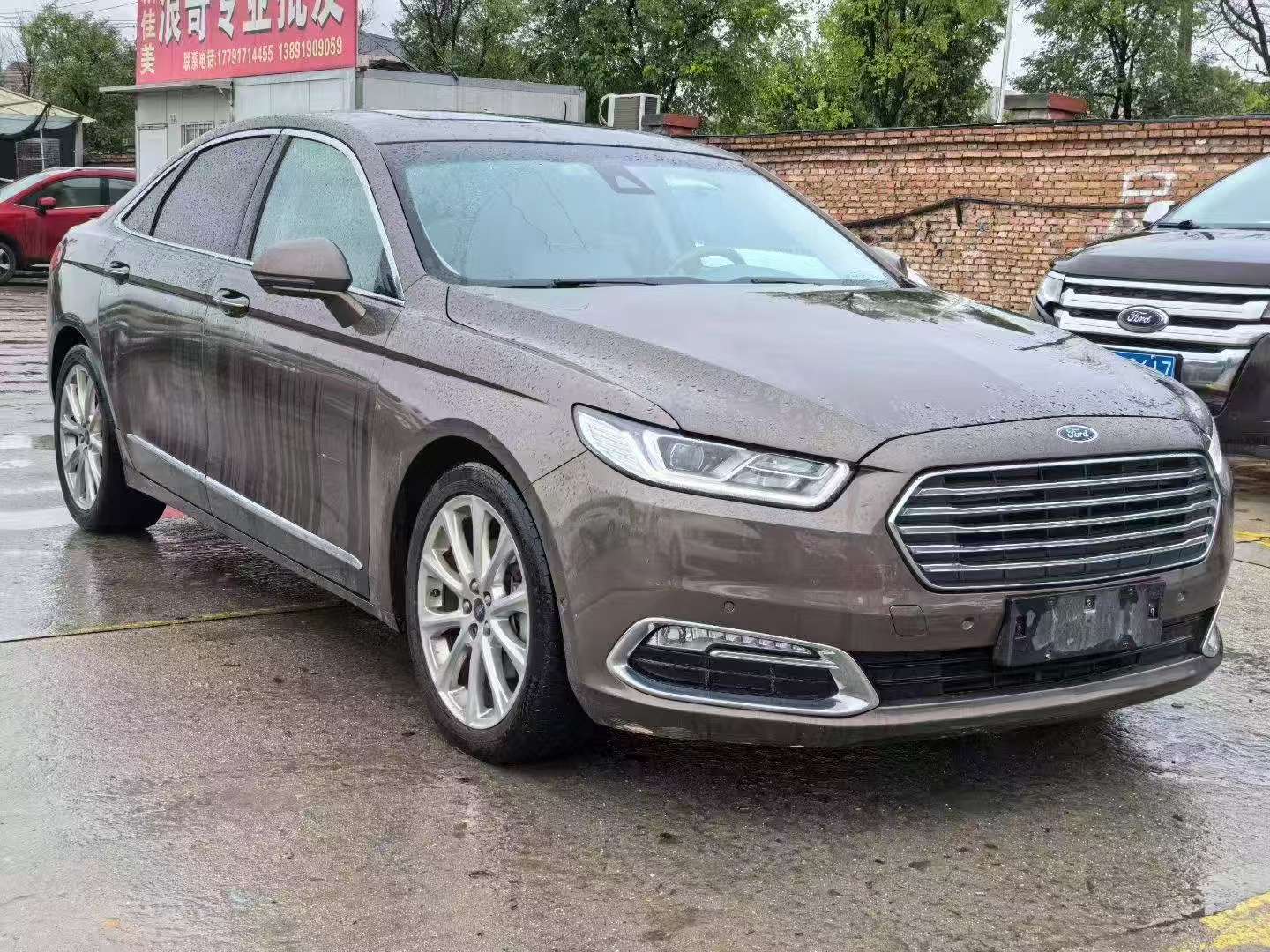 Ford Taurus 2.7T V6 Flagship Top Trim 3