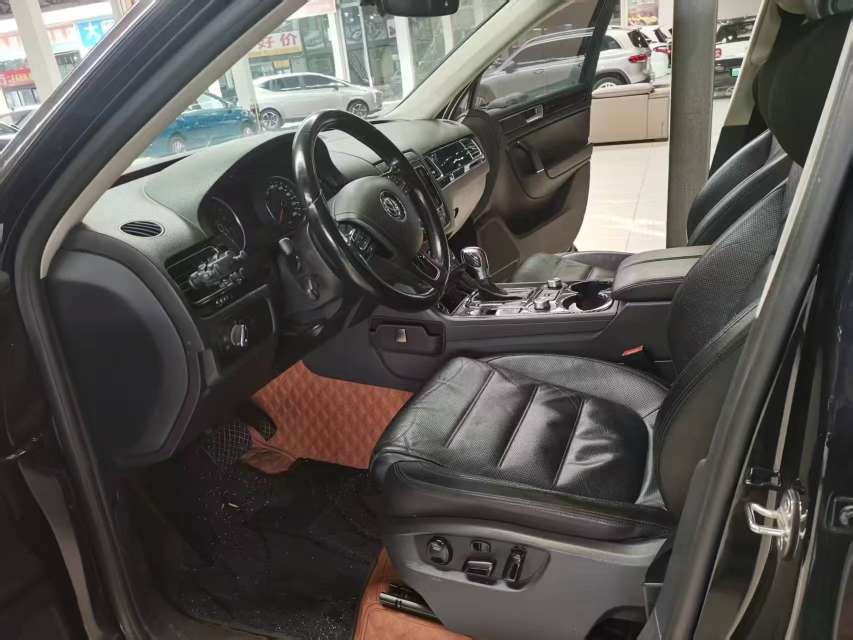 Volkswagen Touareg 3.0T High Trim with Air Suspension Lift 7