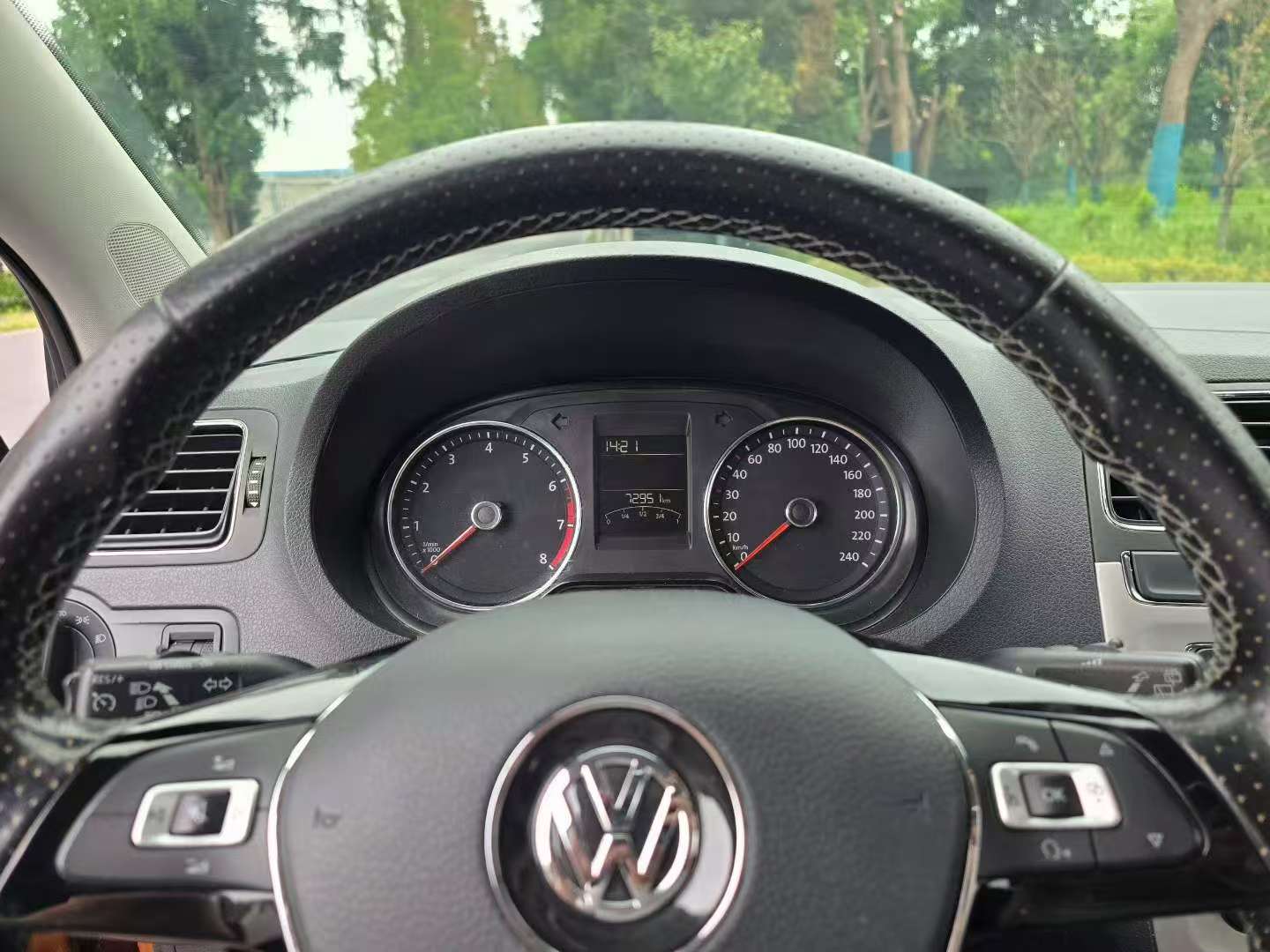 Volkswagen POLO POLO 1.6L Automatic Sunroof 8