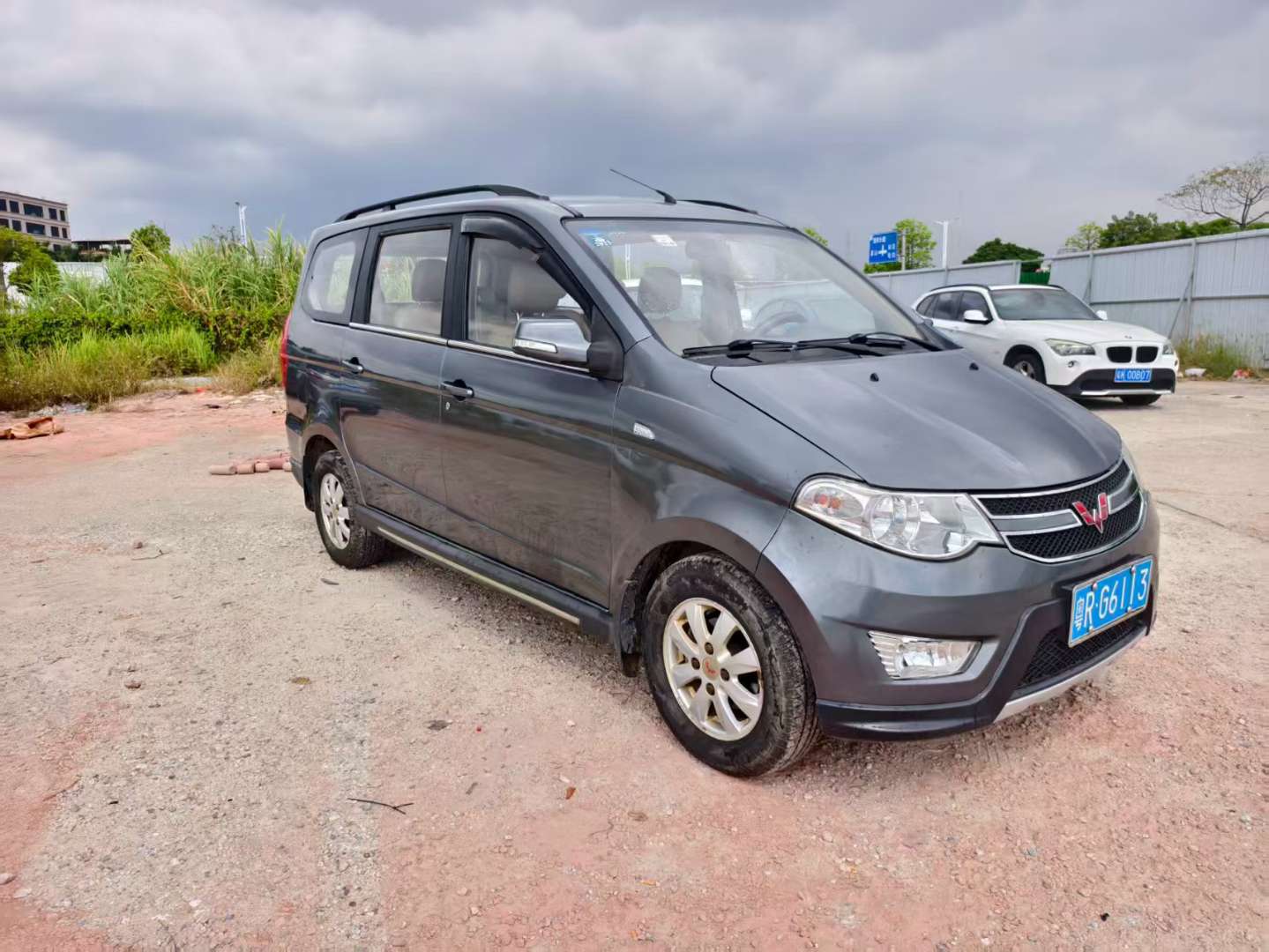 Wuling Hongguang S 1.5L Top Trim 2