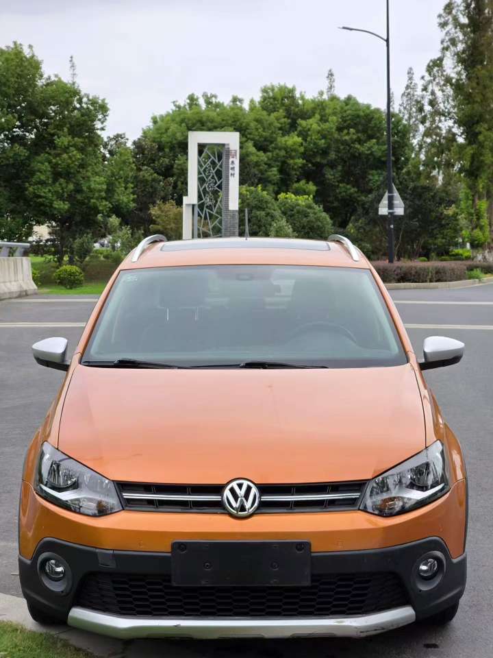 Volkswagen POLO POLO 1.6L Automatic Sunroof 2