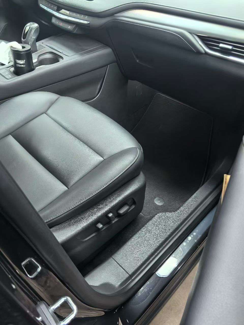 Cadillac XT4 2.0T 2WD Leading 6