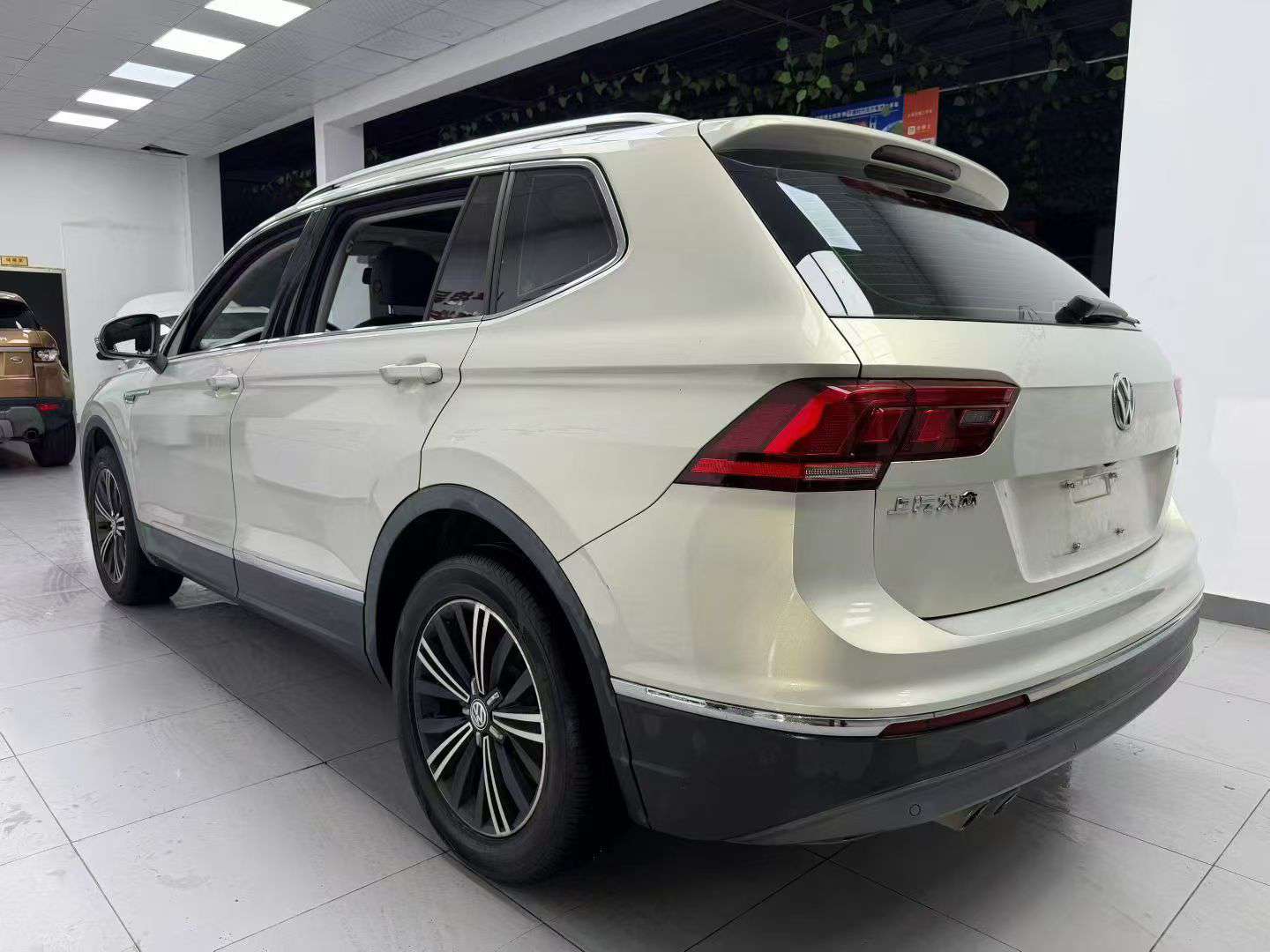 Volkswagen Tiguan L 7